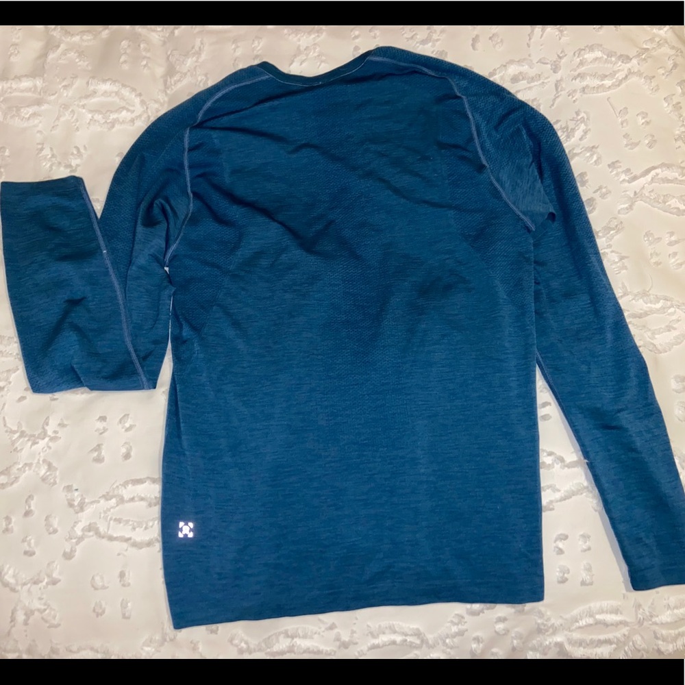 Lululemon Men’s vent tech long sleeve
